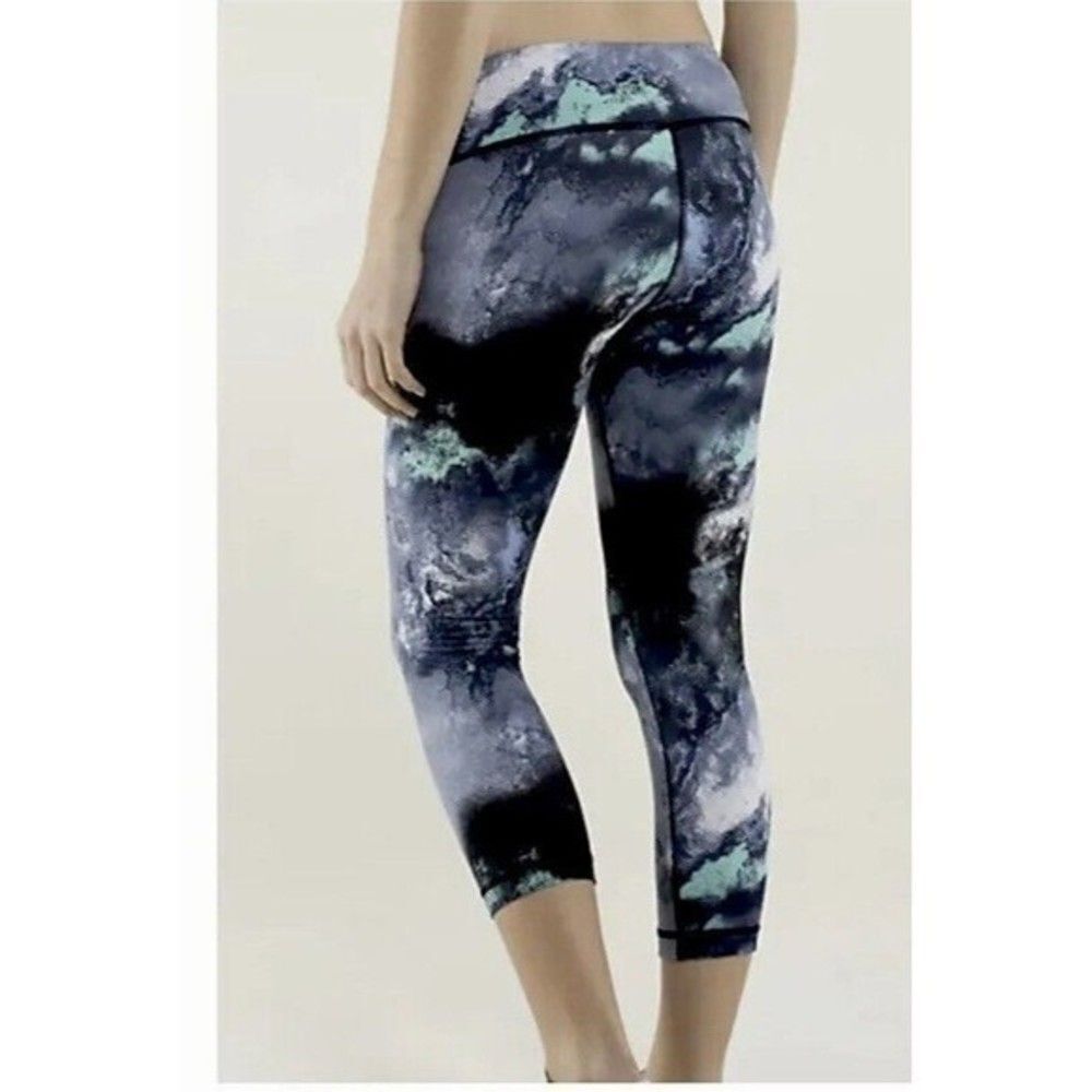LULULEMON Wunder Under Crop Denim Luon Milky Way Bali Breeze Size 6
